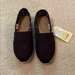 Women’s Size 8 Black Toms
